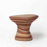 <a href="https://www.galeriegosserez.com/artistes/salamoun-roula.html">Roula Salamoun</a> - Strata Table "Asteno" - Table d'appoint